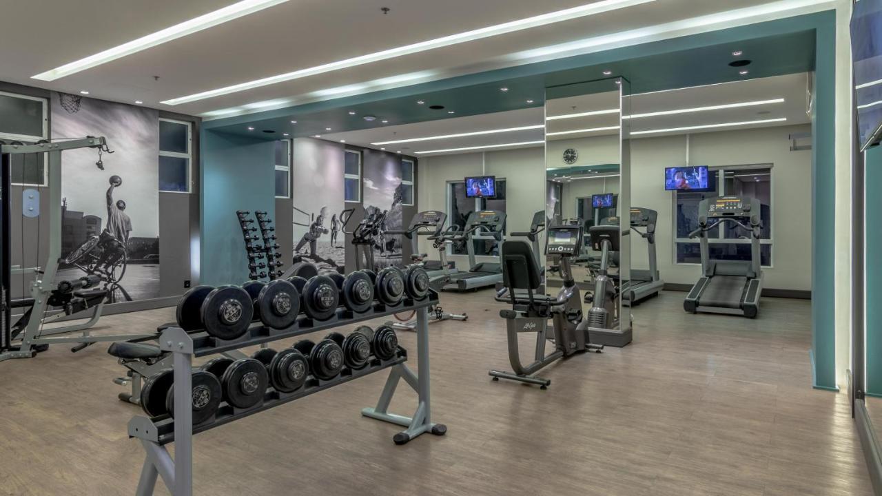 Hotel Deville Prime Porto Alegre Eksteriør bilde The gym at the hotel