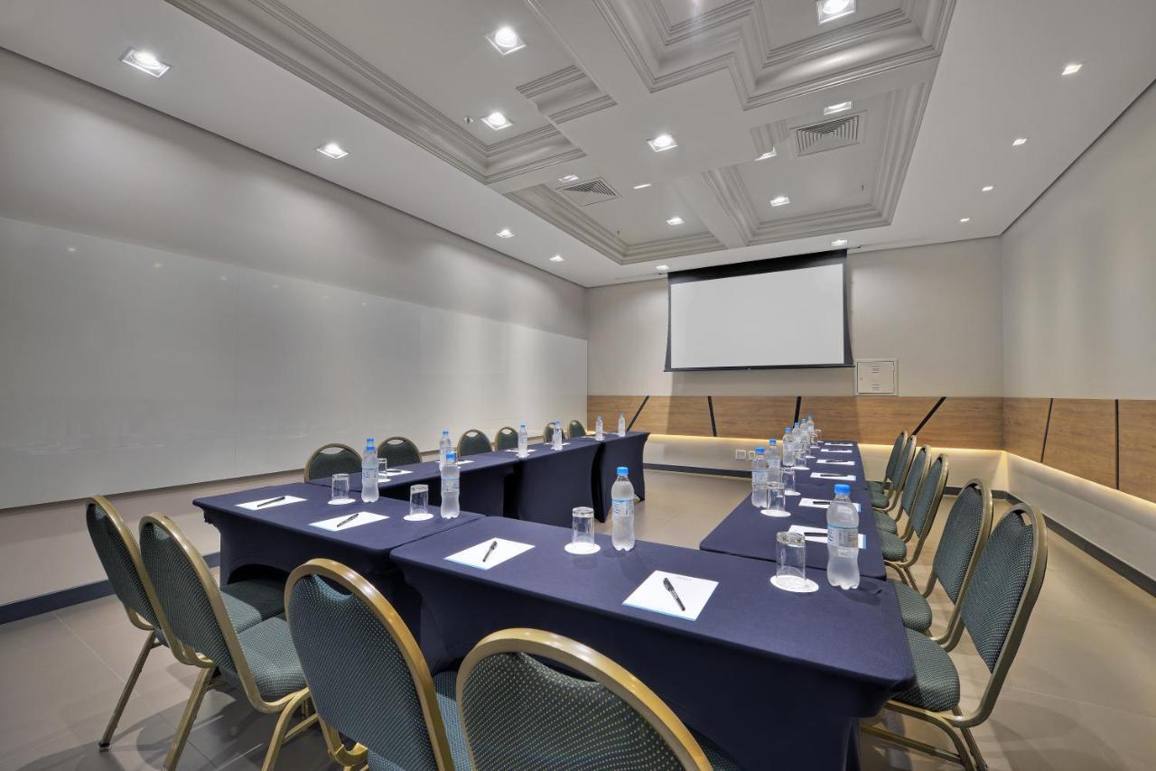 Hotel Deville Prime Porto Alegre Eksteriør bilde Meeting room
