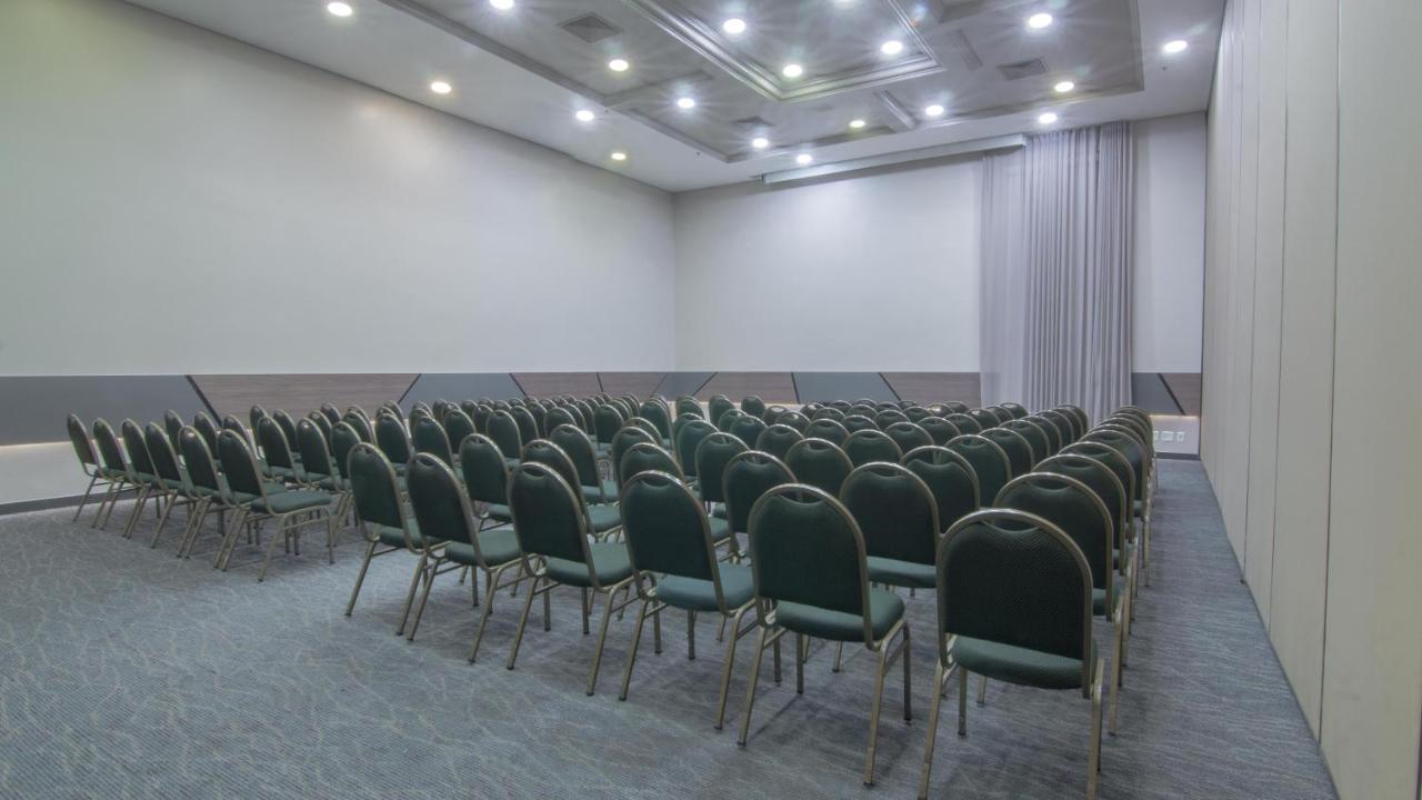 Hotel Deville Prime Porto Alegre Eksteriør bilde The conference room