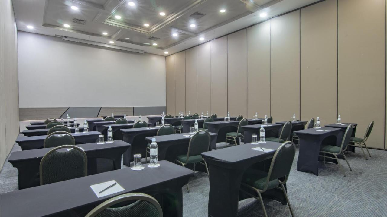 Hotel Deville Prime Porto Alegre Eksteriør bilde Meeting room