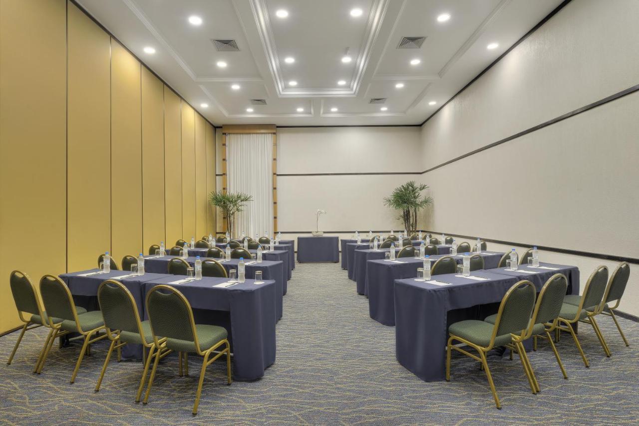Hotel Deville Prime Porto Alegre Eksteriør bilde Meeting room