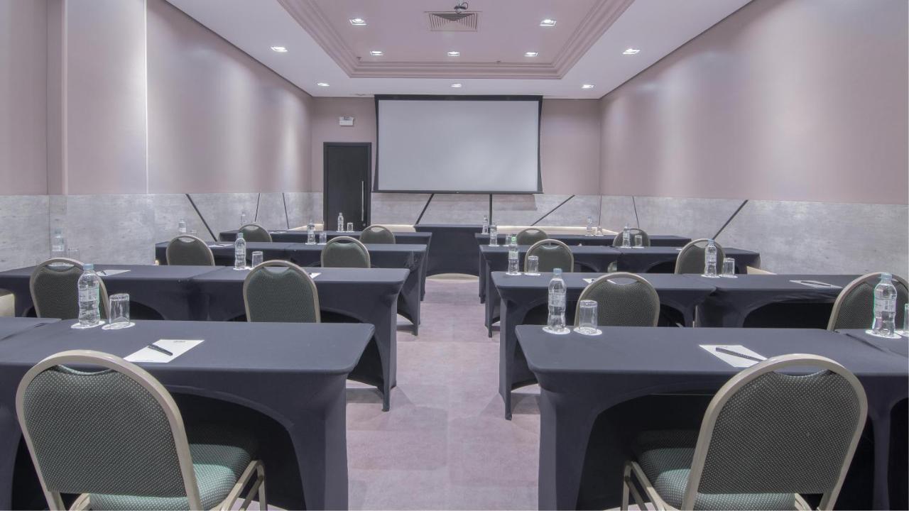Hotel Deville Prime Porto Alegre Eksteriør bilde Meeting room