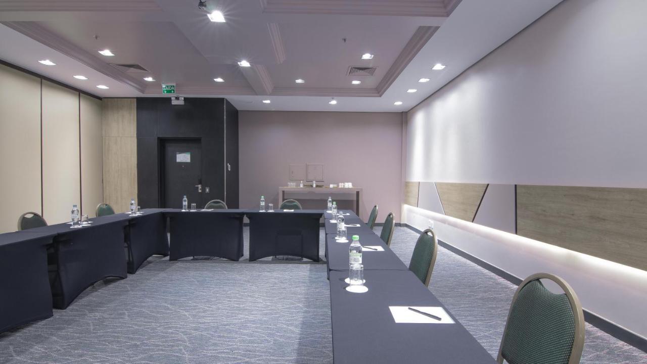 Hotel Deville Prime Porto Alegre Eksteriør bilde Meeting room