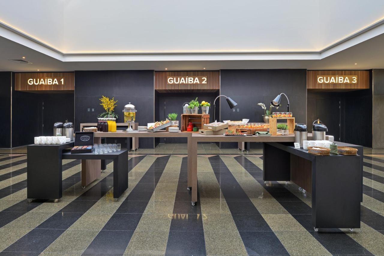 Hotel Deville Prime Porto Alegre Eksteriør bilde The buffet at the airport