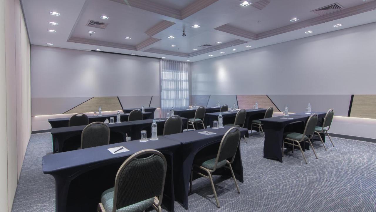 Hotel Deville Prime Porto Alegre Eksteriør bilde Meeting room