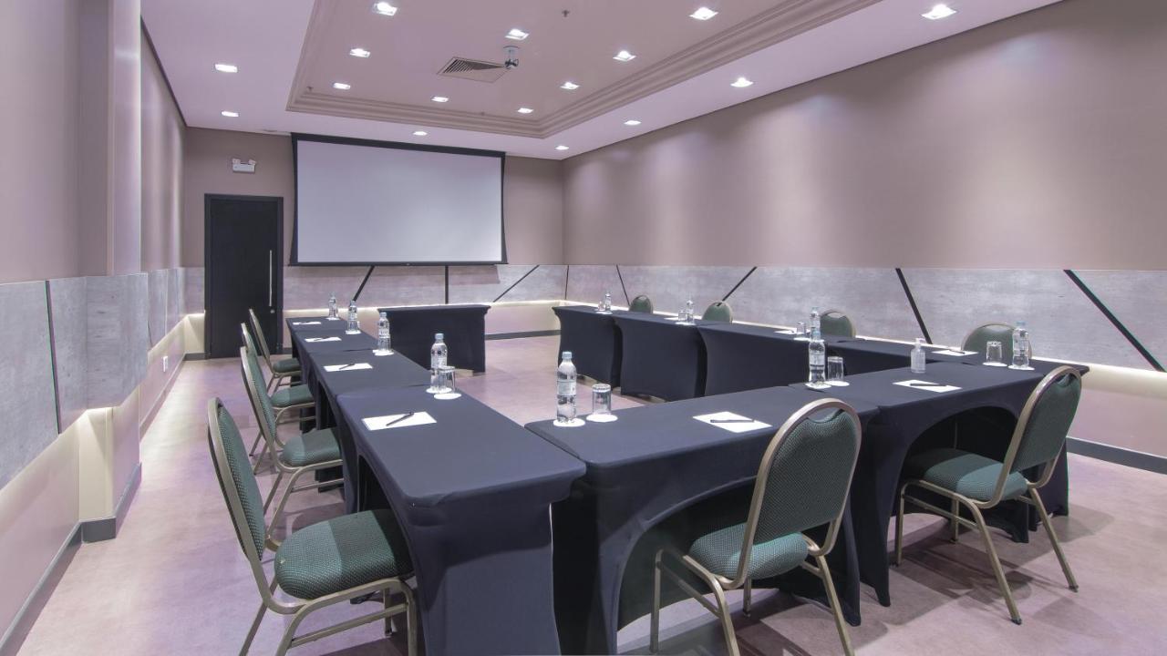 Hotel Deville Prime Porto Alegre Eksteriør bilde Meeting room