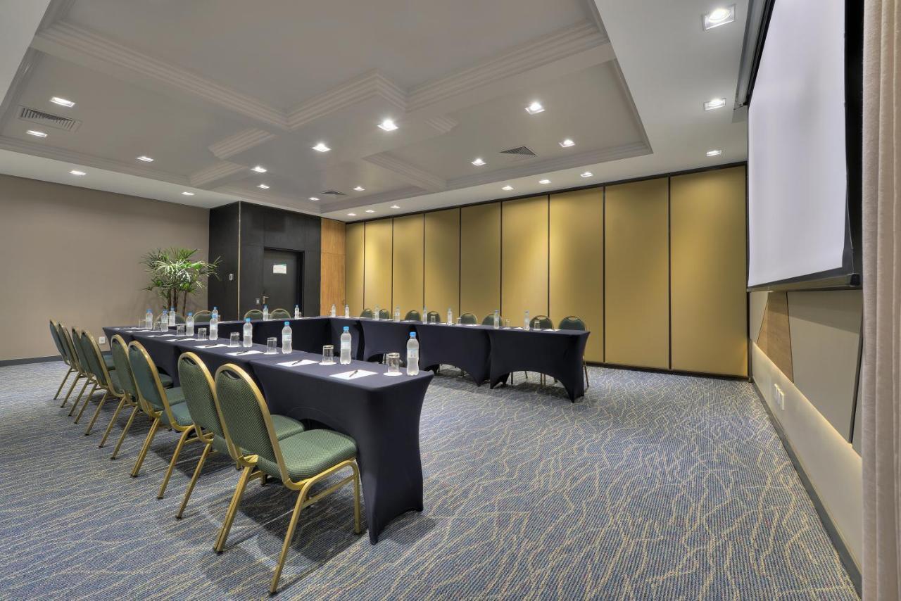 Hotel Deville Prime Porto Alegre Eksteriør bilde Meeting room
